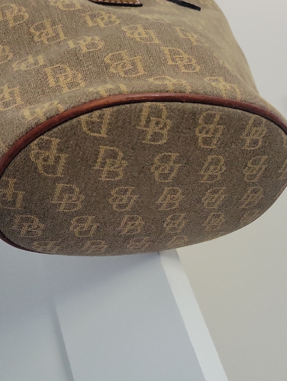 Vintage 1975 Dooney & Bourke Brown Monogram Bucket Bag with Cognac Brown Trim - Picture 6 of 16